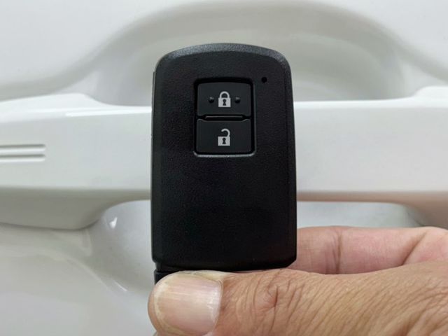 五人時尚休旅/Keyless免鑰匙啟動/恆溫+倒車雷達/行車記錄器/Yes認證全車原鈑件/里程保證  第5張相片