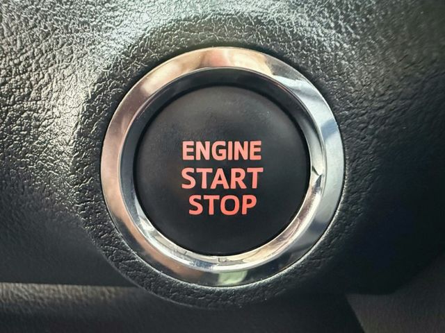 五人時尚休旅/Keyless免鑰匙啟動/恆溫+倒車雷達/行車記錄器/Yes認證全車原鈑件/里程保證  第6張相片