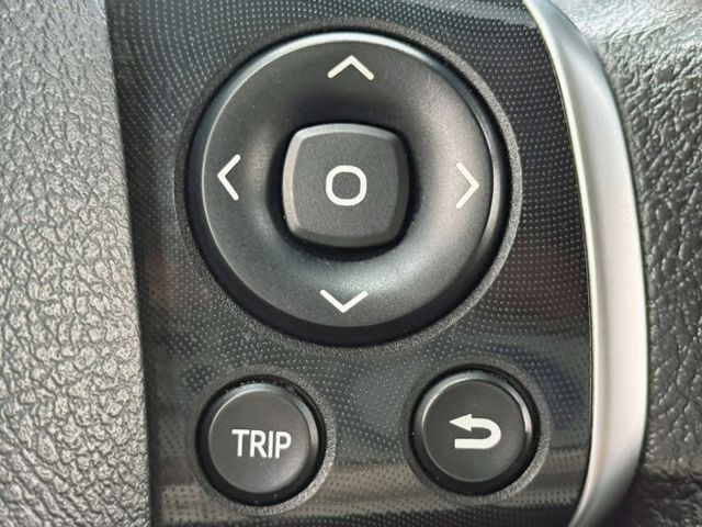 五人時尚休旅/Keyless免鑰匙啟動/恆溫+倒車雷達/行車記錄器/Yes認證全車原鈑件/里程保證  第8張相片