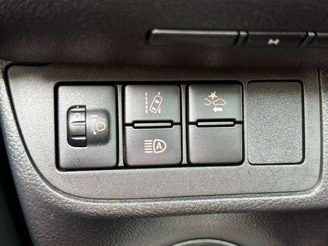 五人時尚休旅/Keyless免鑰匙啟動/恆溫+倒車雷達/行車記錄器/Yes認證全車原鈑件/里程保證  第9張相片