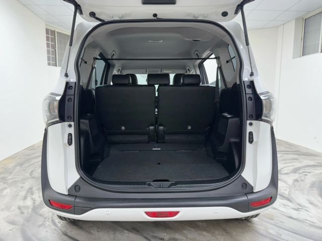 五人時尚休旅/Keyless免鑰匙啟動/恆溫+倒車雷達/行車記錄器/Yes認證全車原鈑件/里程保證  第13張相片