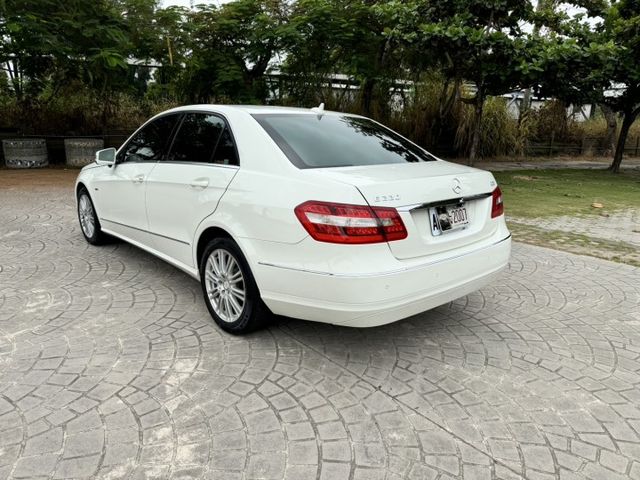 大億汽車-2012年式E220CDI.小改款七速變速箱.安卓.全網最便宜.0頭款交車.可超額貸.  第5張相片