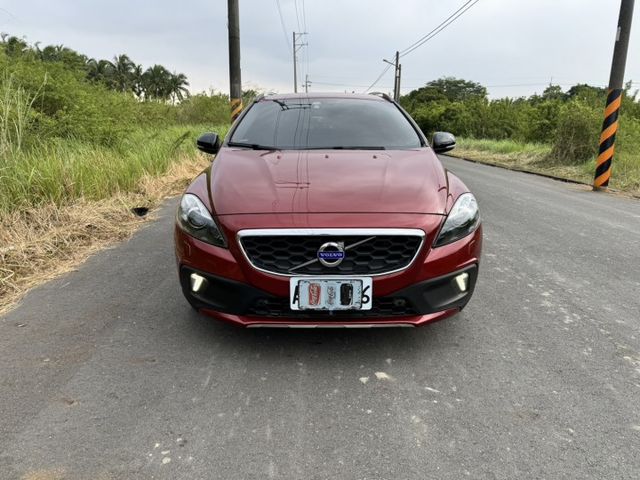 大億汽車-2014年V40 Cross Country.最安全的柴油小休旅.經典色系.選配雙色內裝.  第2張相片