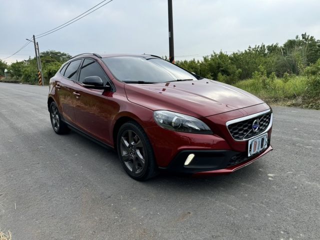 大億汽車-2014年V40 Cross Country.最安全的柴油小休旅.經典色系.選配雙色內裝.  第3張相片