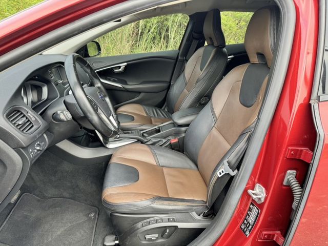 大億汽車-2014年V40 Cross Country.最安全的柴油小休旅.經典色系.選配雙色內裝.  第8張相片