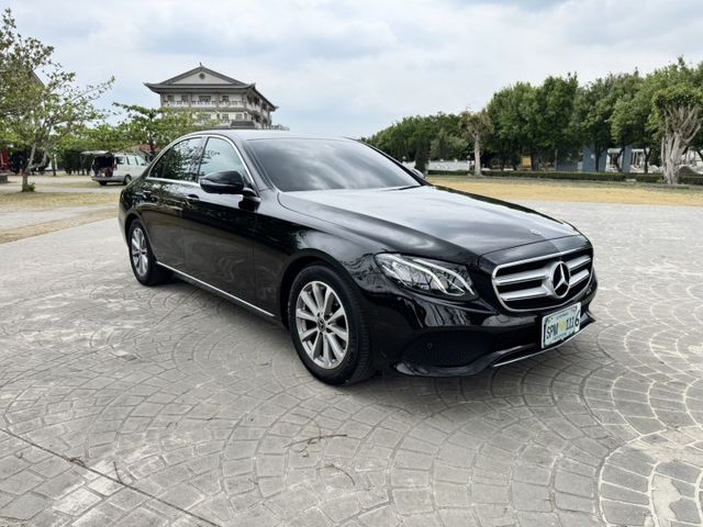 大億汽車-2018年式E200.總代理／認證車／里程保證／氣氛燈／導航／雙電動椅  第3張相片