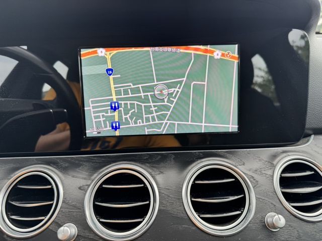 大億汽車-2018年式E200.總代理／認證車／里程保證／氣氛燈／導航／雙電動椅  第13張相片