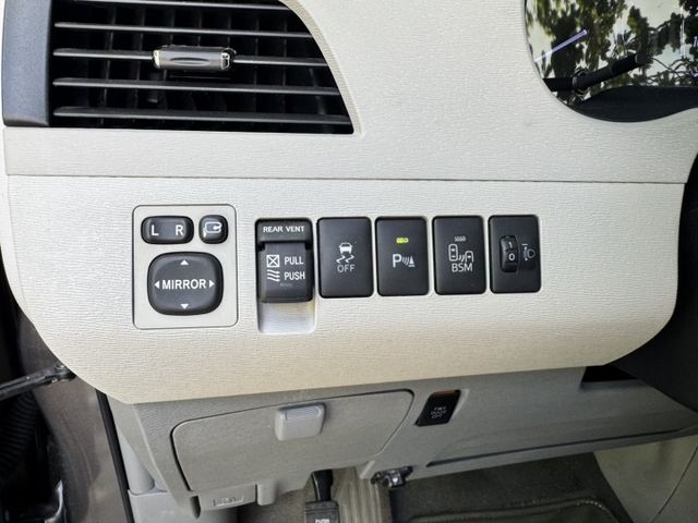 大億汽車-2014年SIENNA LIMITED.里程最少.配備最滿.車況最好.保證有車實價.  第14張相片