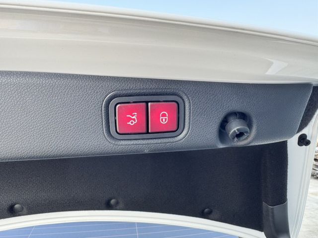 大億汽車-20201年式E350 AMG.4Matic.P20.柏林.多光束頭燈.NAPPA皮椅...  第15張相片