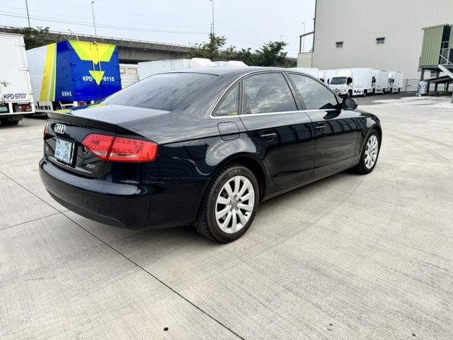 大億汽車-2012年A4 2.0T.一手車.只跑9萬.保證全台車況最美.內飾最優  第7張相片