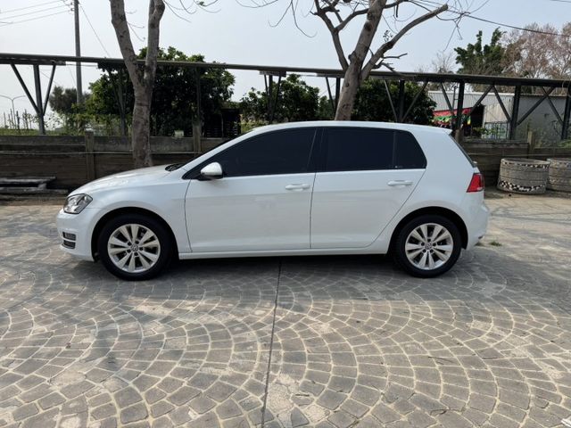 大億汽車-2016年GOLF.認證車.無待修.原鈑件.定速.CAR-PLAY.新手上路的最好選擇.  第4張相片