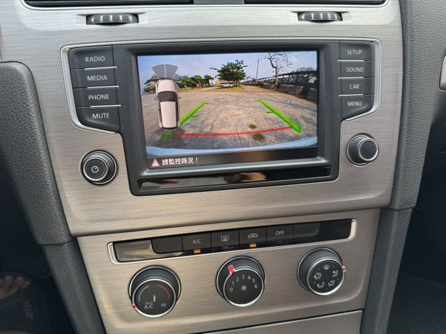 大億汽車-2016年GOLF.認證車.無待修.原鈑件.定速.CAR-PLAY.新手上路的最好選擇.  第14張相片