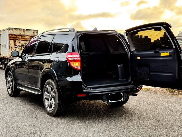 TOYOTA豐田 RAV4  第13張相片
