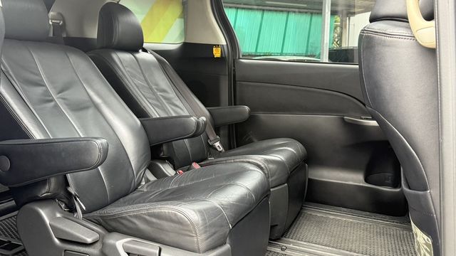 TOYOTA豐田 PREVIA  第6張相片