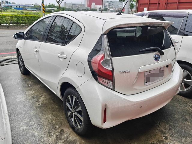 TOYOTA豐田 PRIUS C  第2張相片