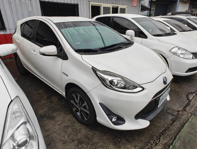 TOYOTA豐田 PRIUS C  第3張相片