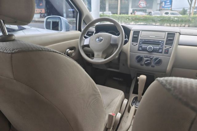 NISSAN日產 TIIDA  第5張相片