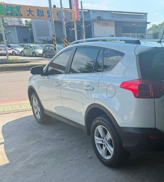 TOYOTA豐田 RAV4  第2張相片