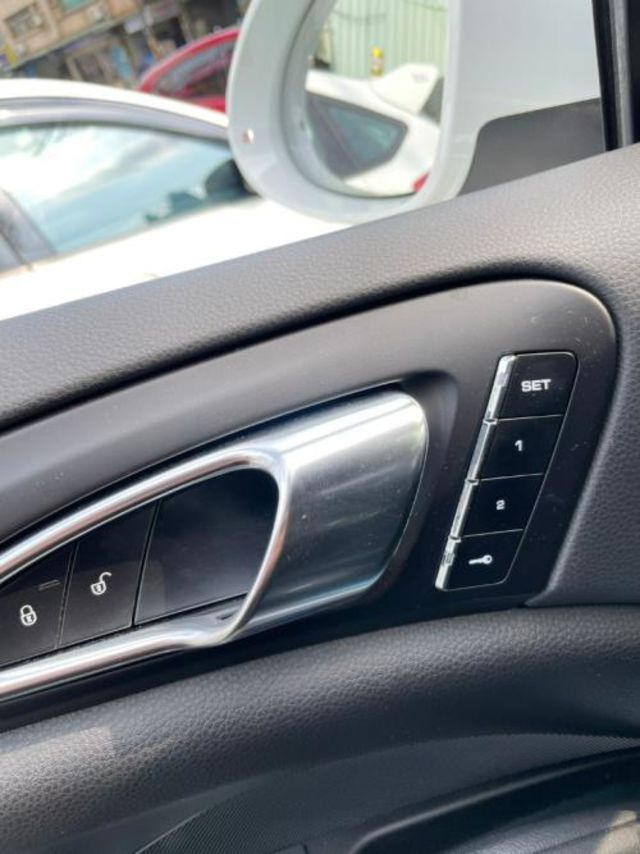 PORSCHE保時捷 CAYENNE  第12張相片