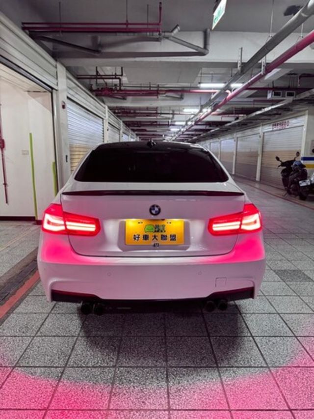 BMW寶馬 318D SEDAN  第5張相片