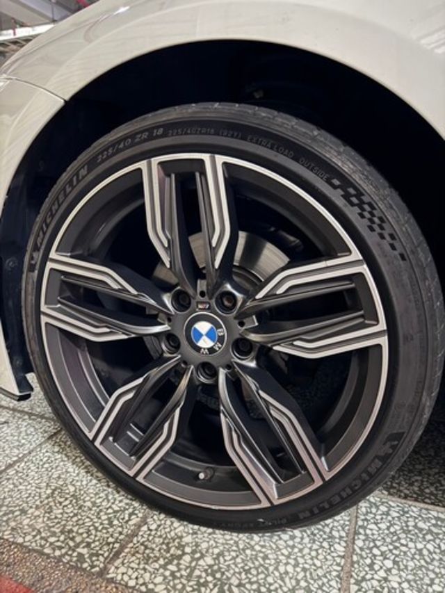BMW寶馬 318D SEDAN  第7張相片