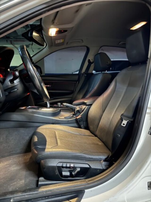 BMW寶馬 318D SEDAN  第9張相片