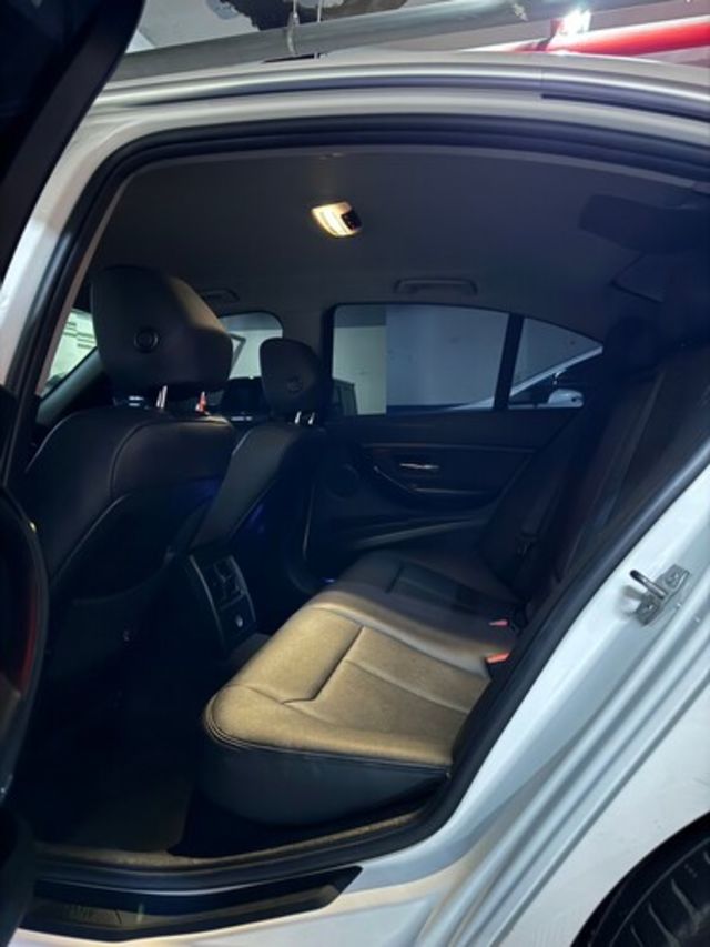 BMW寶馬 318D SEDAN  第10張相片