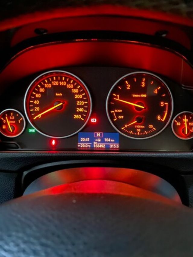 BMW寶馬 318D SEDAN  第10張相片
