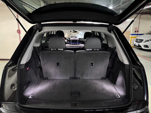 AUDI奧迪 Q7  第10張相片