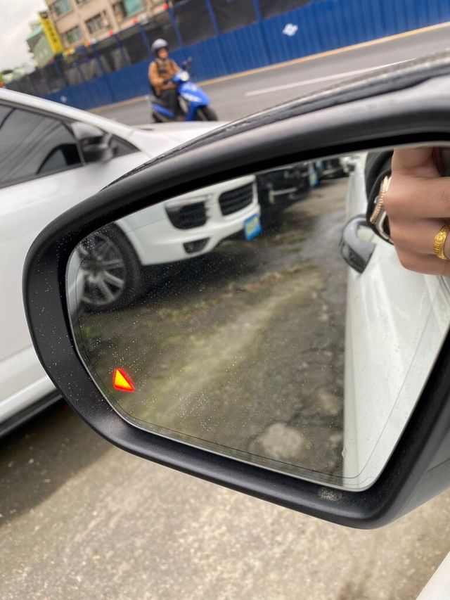 M-BENZ賓士 C300  第11張相片