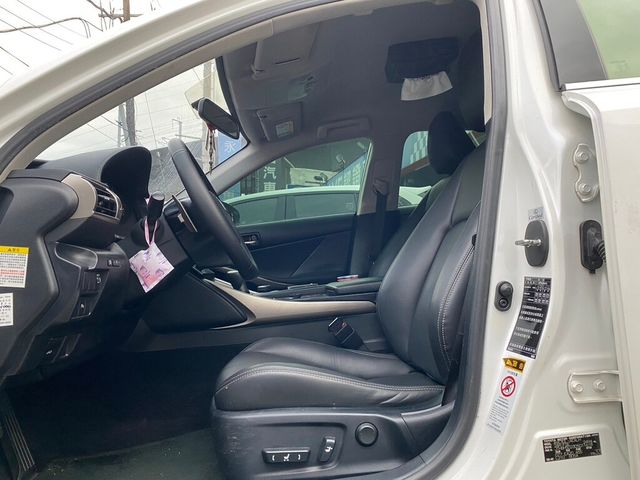 LEXUS凌志 IS 300H  第7張相片