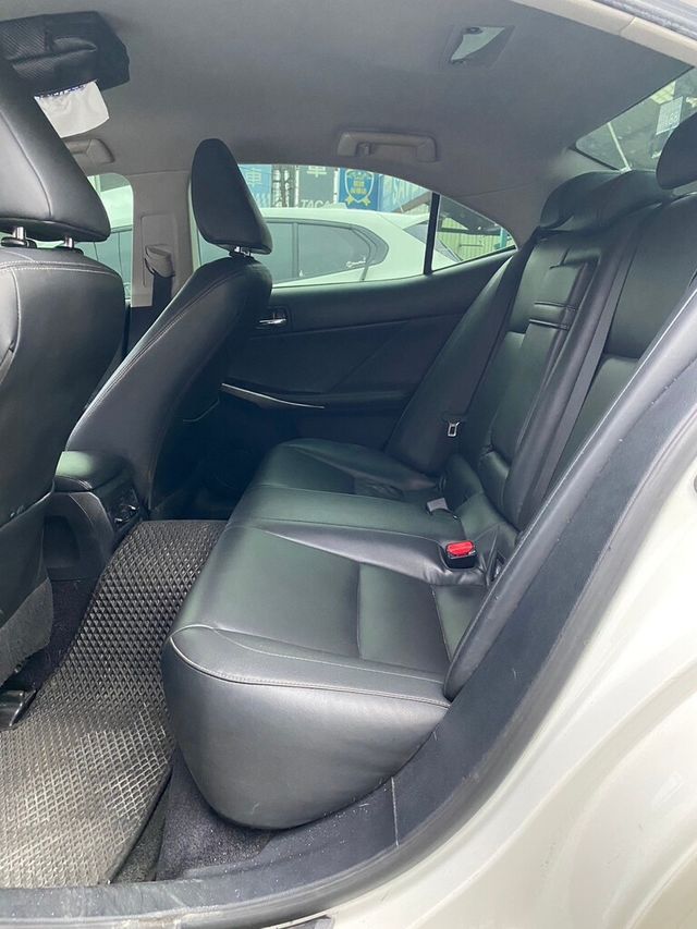 LEXUS凌志 IS 300H  第8張相片