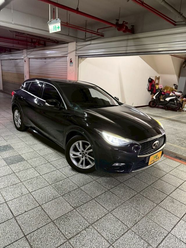 INFINITI無限 Q30  第2張相片