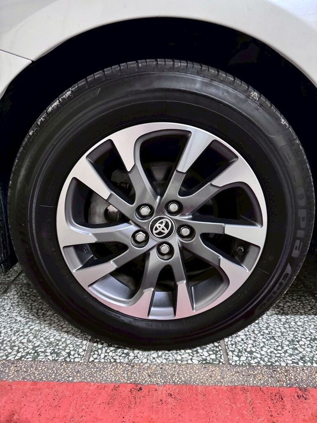 TOYOTA豐田 PRIUS  第9張相片