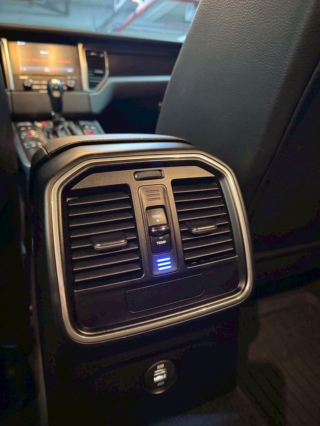 PORSCHE保時捷 MACAN  第12張相片