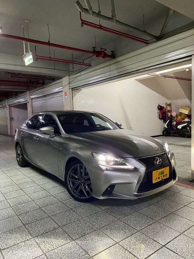 LEXUS凌志 IS200T  第2張相片