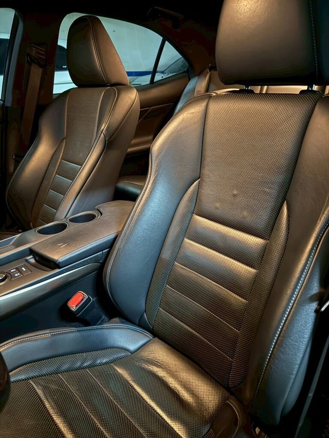 LEXUS凌志 IS200T  第7張相片