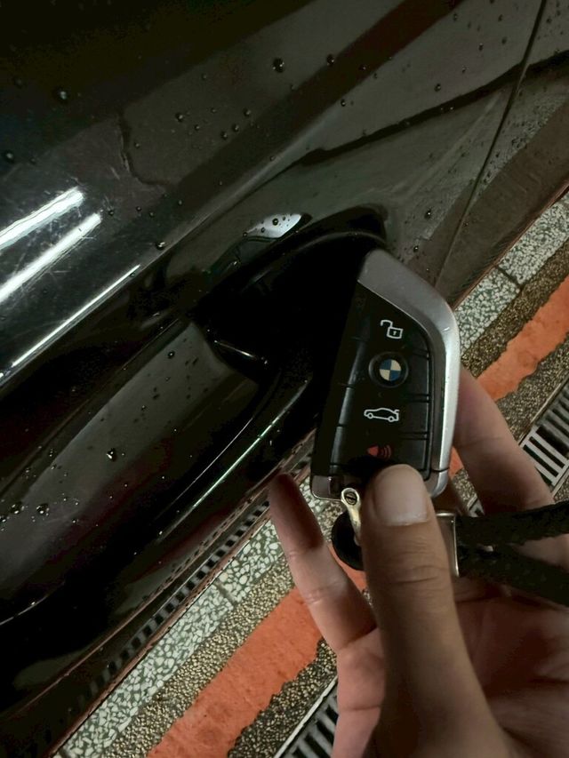 BMW寶馬 330I M SPORT  第18張相片