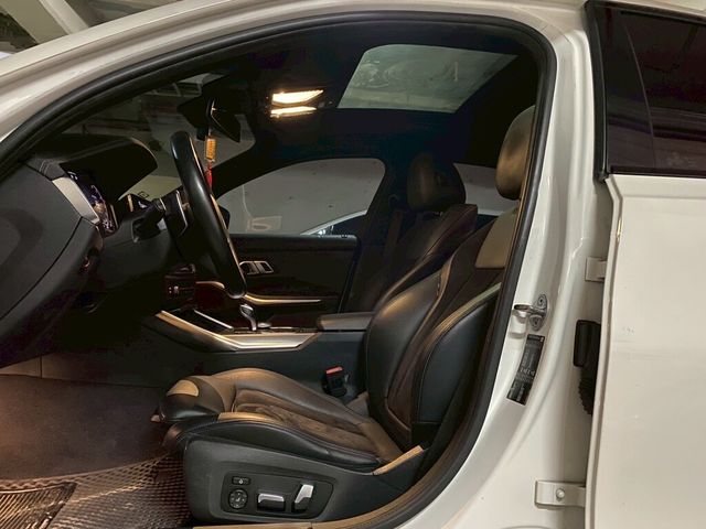 BMW寶馬 330I M SPORT  第7張相片