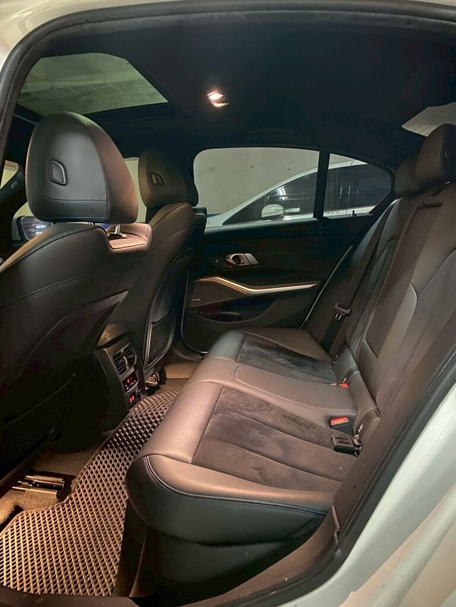 BMW寶馬 330I M SPORT  第8張相片