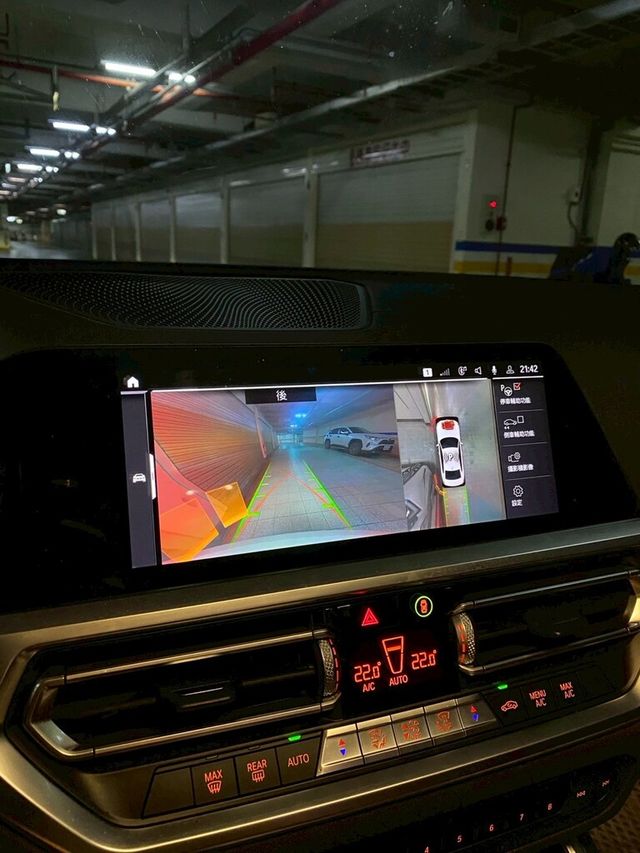 BMW寶馬 330I M SPORT  第10張相片