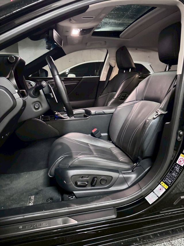 LEXUS凌志 ES300H  第7張相片