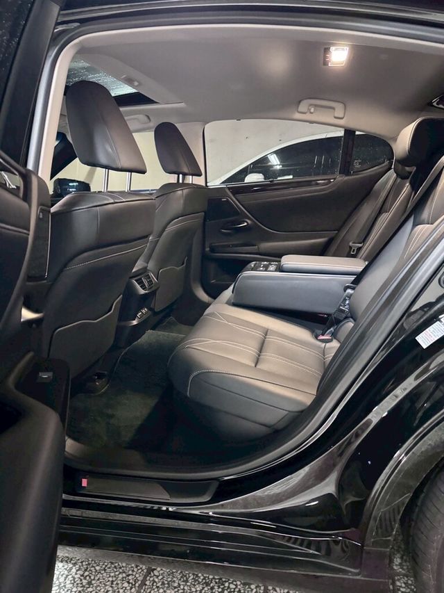 LEXUS凌志 ES300H  第8張相片