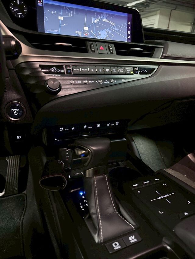 LEXUS凌志 ES300H  第17張相片