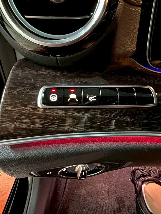 M-BENZ賓士 E300  第16張相片