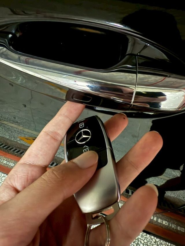 M-BENZ賓士 E300  第18張相片