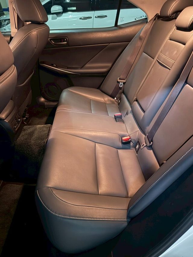 LEXUS凌志 IS 300  第7張相片
