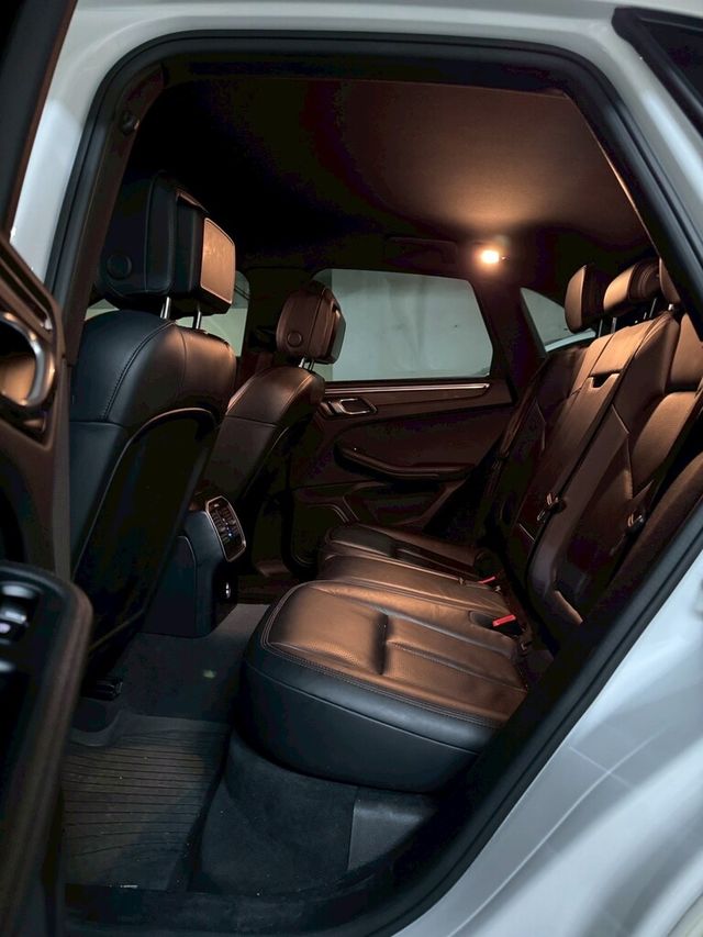 PORSCHE保時捷 MACAN  第8張相片