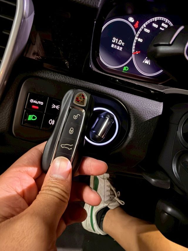 PORSCHE保時捷 CAYENNE  第10張相片