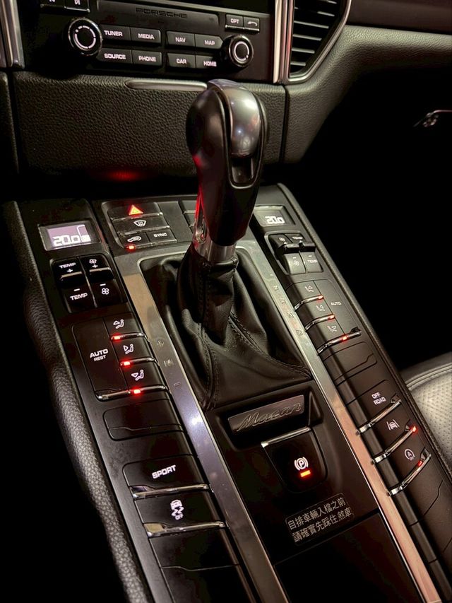 PORSCHE保時捷 MACAN  第9張相片